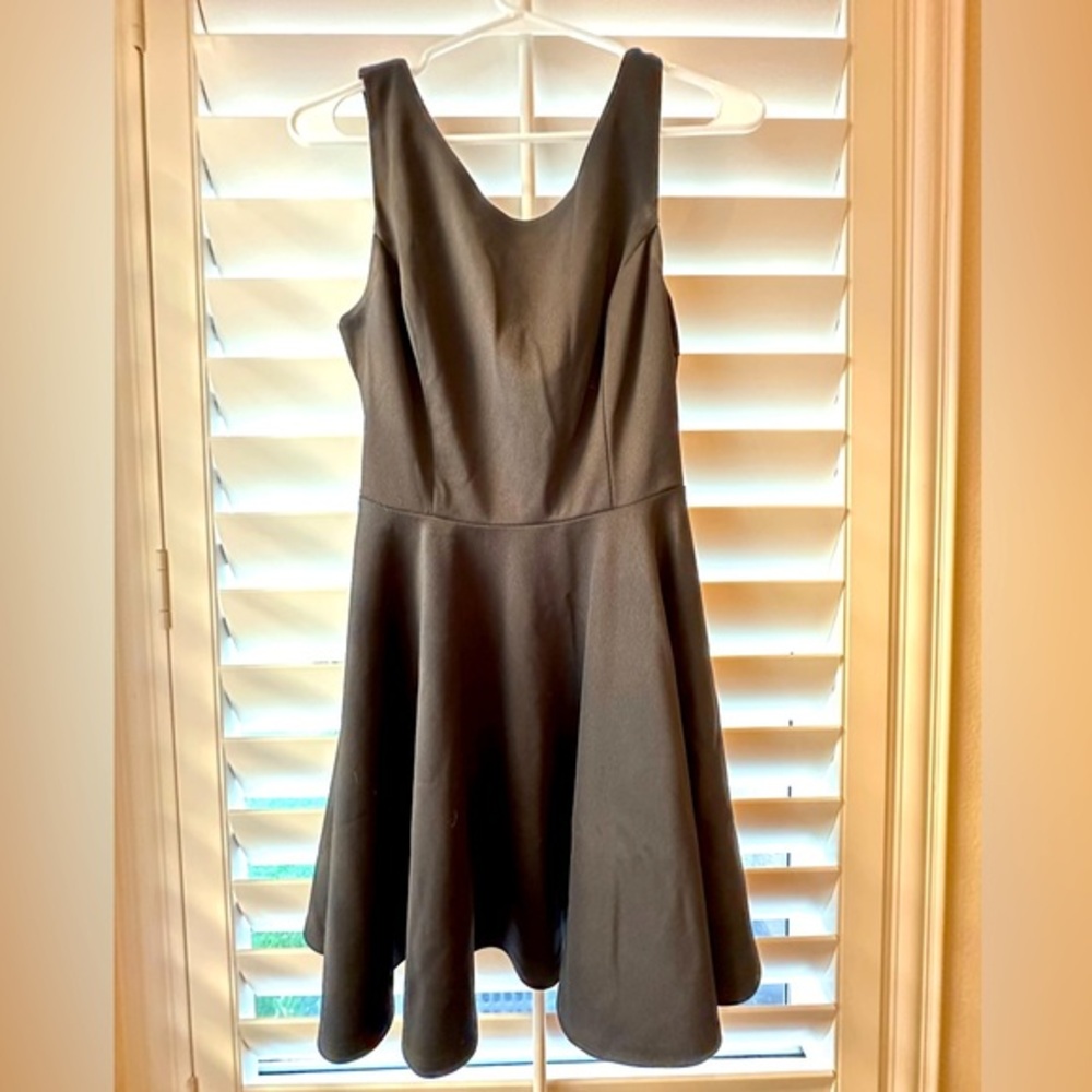 GUESS Black Sleeveless Knit Scuba Fit & Flare Dress with Keyhole Back